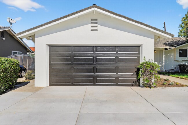 Foto del edificio - 445 E Hoover Ave