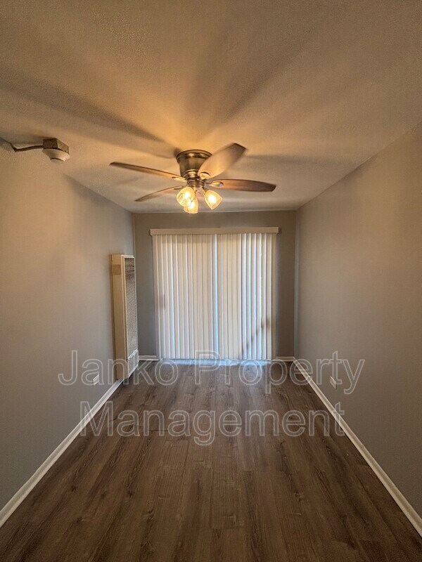Foto principal - 3351 Commercial Ave