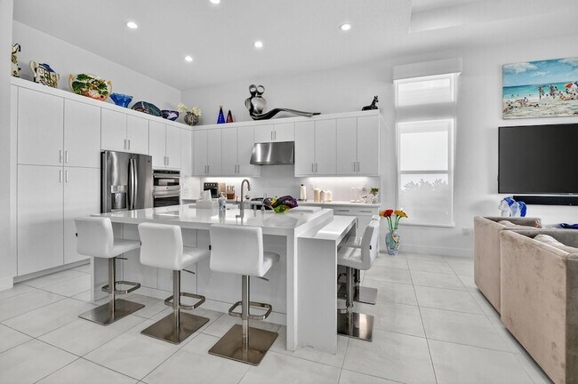 Foto del edificio - 8331 Royal County Down Rd