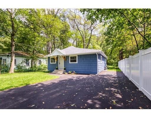 Foto del edificio - 66 Lakeshore Dr