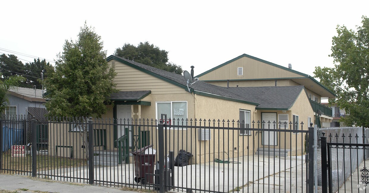 Primary Photo - 1354 81st Ave