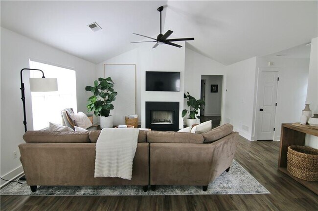 Foto del edificio - 4811 Lake Park Terrace