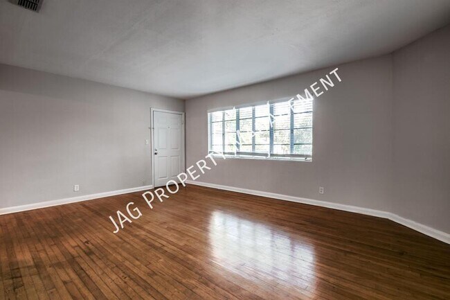 Foto del edificio - 2761 St Johns Ave