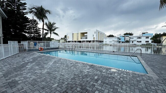 Building Photo - 1225 Marseille Dr