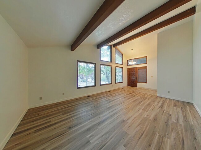 Foto del edificio - WINTER SPECIAL ~ $1,105 OFF FIRST MONTH RENT