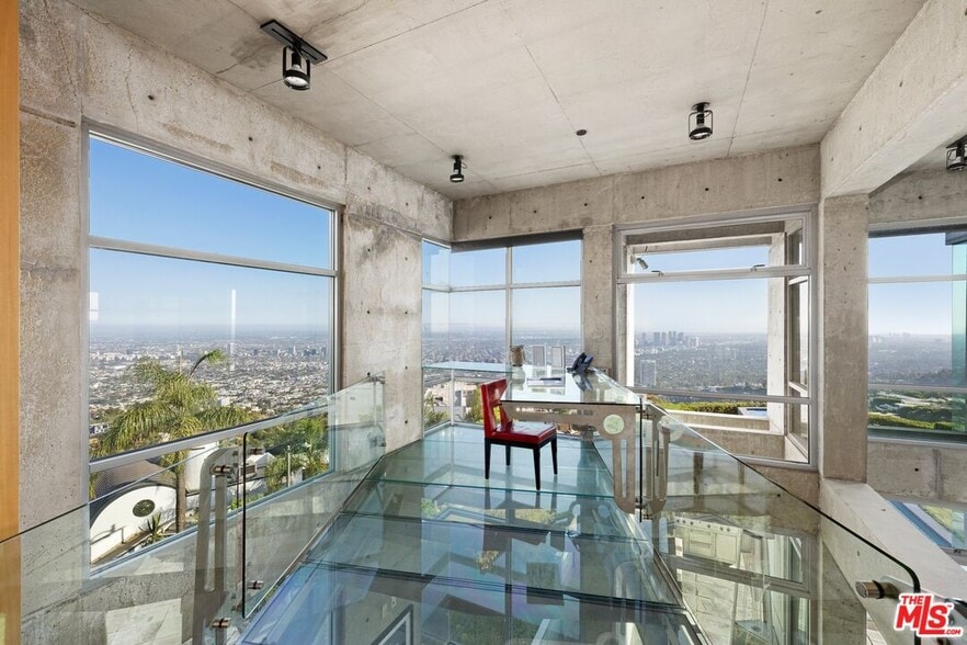 2260 Sunset Plaza Dr, Los Angeles, CA 90069 - House Rental in Los