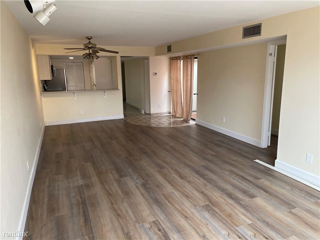 Foto principal - 3 br, 2 bath Townhome - 10236 Greenhouse Rd