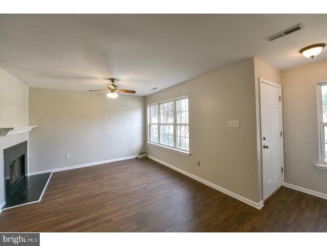 Building Photo - 126 Hawthorne Ct