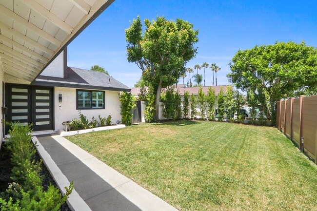 Building Photo - Renovated Lake Forest Home with Expansive Yard & Modern Finishes