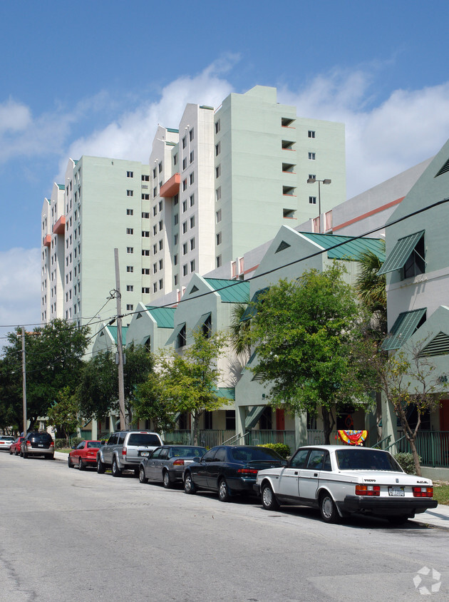 Primary Photo - Miami River Park Apartments