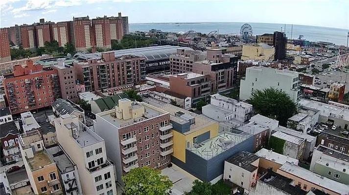 Building Photo - 2848 W 15th St