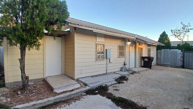 Foto del edificio - 8205 Glen Shadow Dr