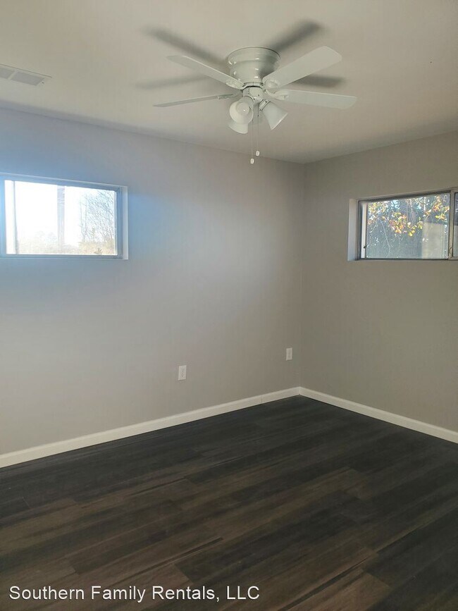 Building Photo - 4 br, 2 bath House - 419 Airport Rd
