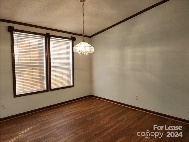 Building Photo - 7788 Skyline Dr
