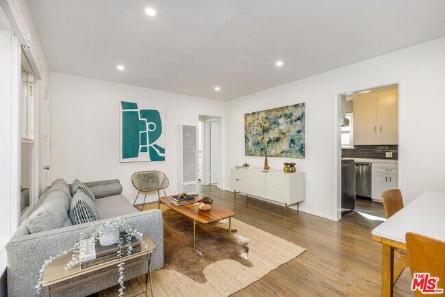 Foto del edificio - 2115 Ocean Park Blvd