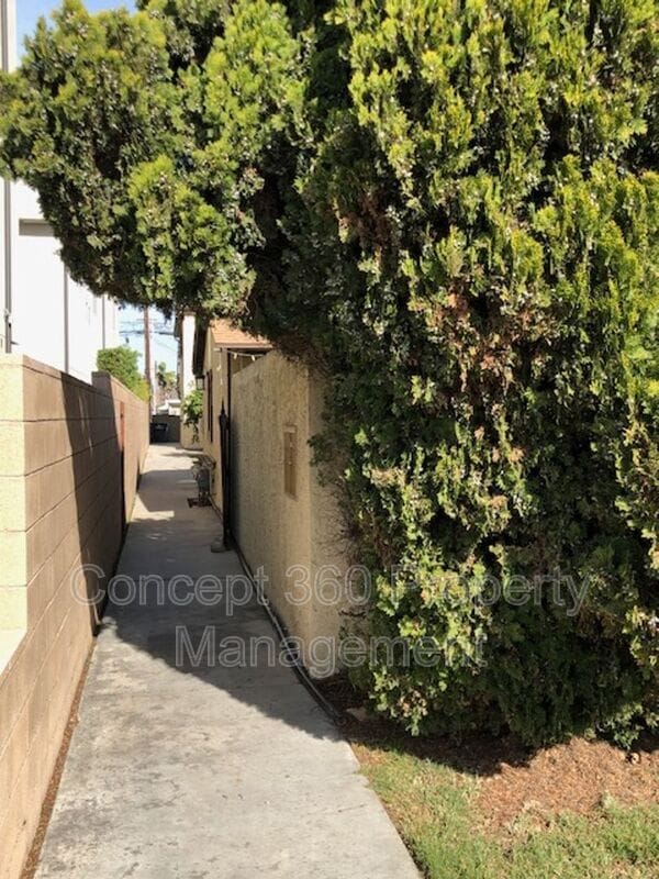 Foto del edificio - 4087 Farquhar Ave