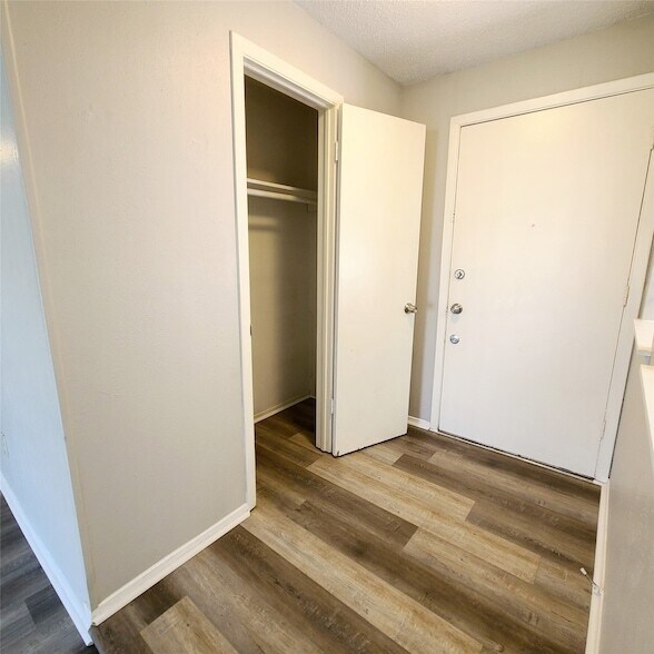 Foto del edificio - 1026 Brookshire Cir