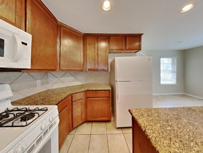 Building Photo - 439 Pinewood Ridge Dr