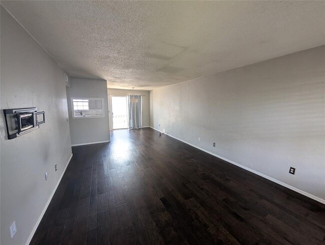 Foto del edificio - 11327 N May Ave