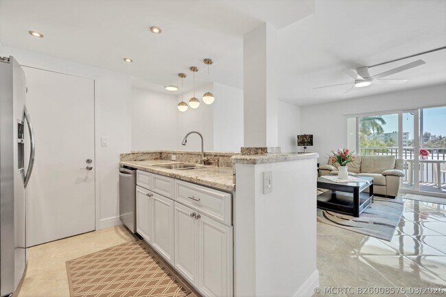 Foto del edificio - 720 Bayshore Dr