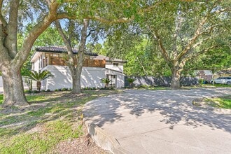 Building Photo - 1207 Thomas Dr