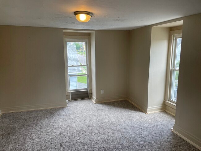 Building Photo - 755 Lathrop Street, Unit REAR