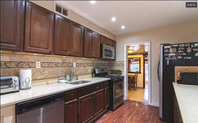 Foto del edificio - Single Family Home at 18 Rosewood Rd , Edison