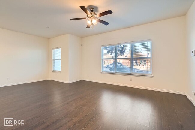 Foto del edificio - 1420 Lakecrest Ln