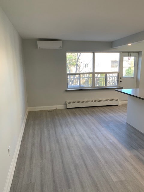 Building Photo - Located in the heart of Port Credit!  View...