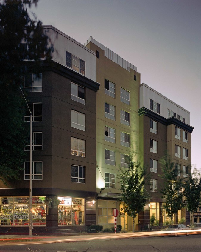 Foto del edificio - 111 Yale Ave N