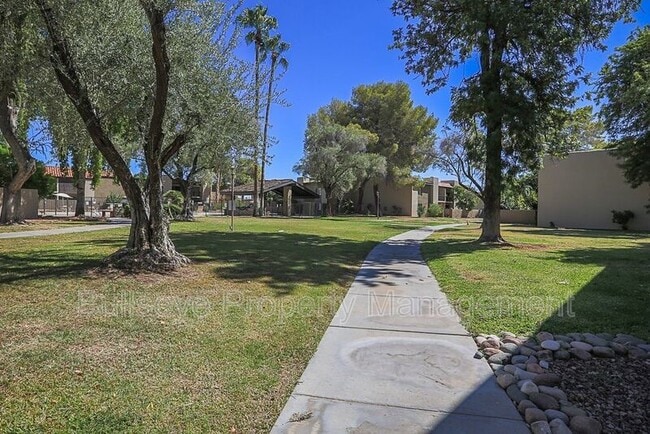 Building Photo - 4201 E Camelback Rd