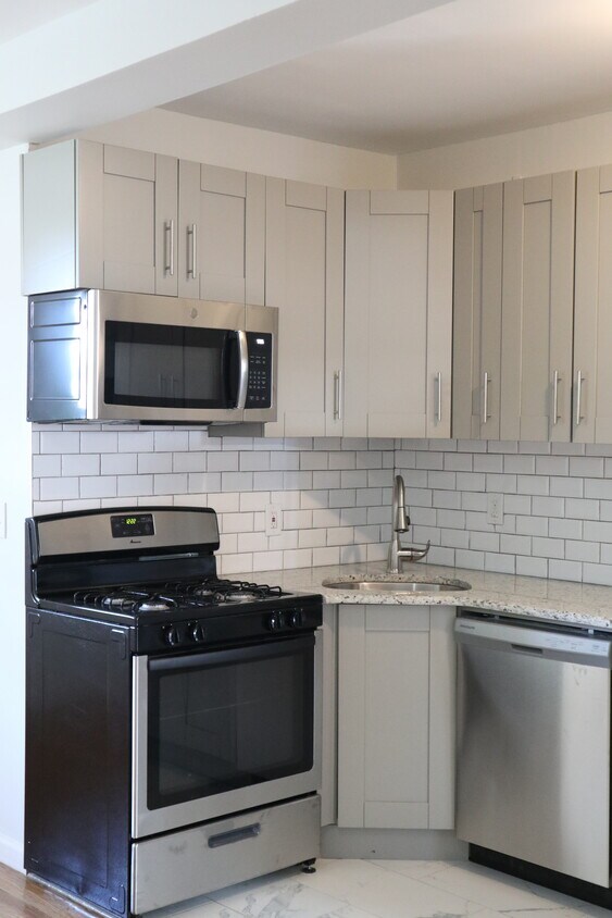 Kitchen - 642 John F Kennedy Blvd