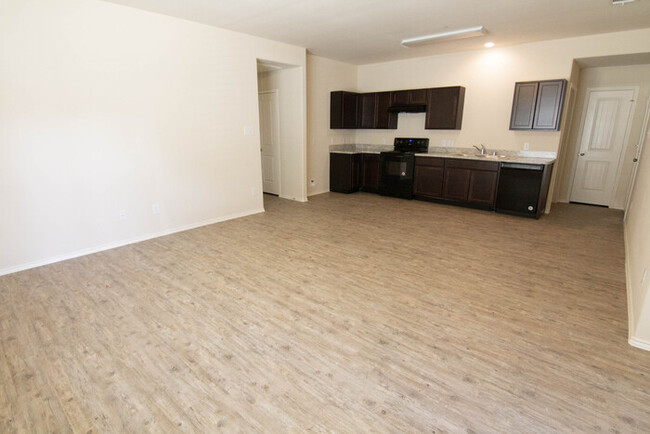Building Photo - Oakwood Forest - 2113 Oakwood Forest Drive...