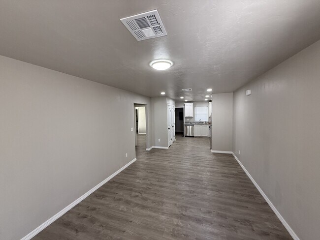 Foto del edificio - 220 N Johnston Ave