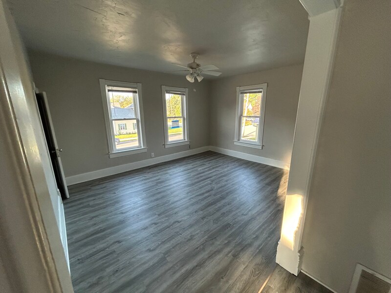 Foto principal - 406 W 5th St