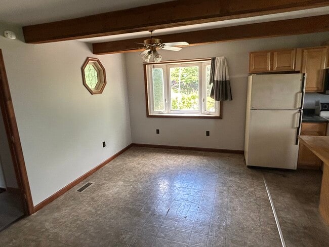 Building Photo - 359 Truce Rd