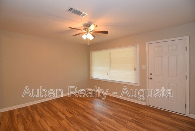 Building Photo - 1928 Wylie Dr