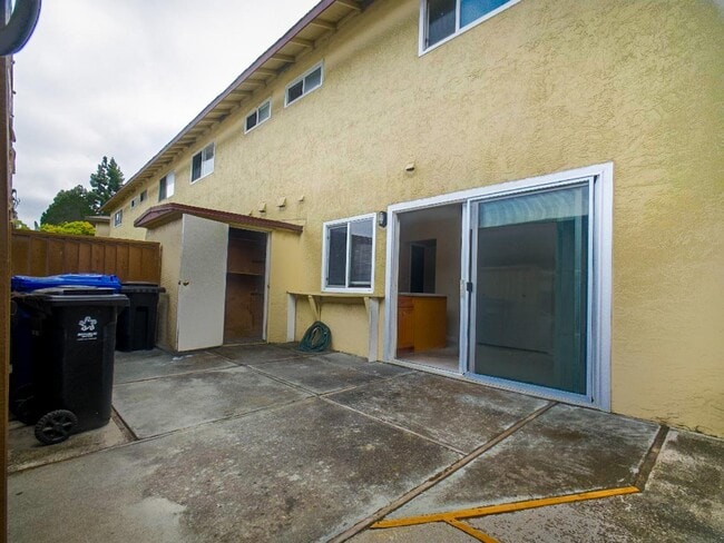 Building Photo - 34114 Chamberlain Terrace