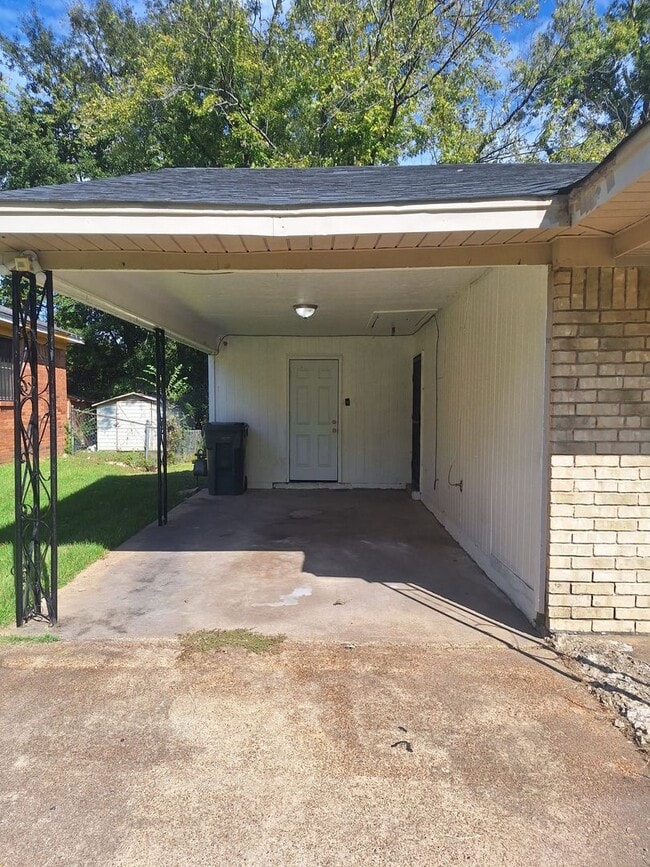 Foto del edificio - Great Property in quite Neighborhood