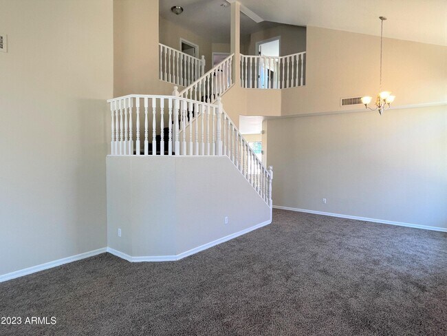 Building Photo - 2047 W Vineyard Plains Dr
