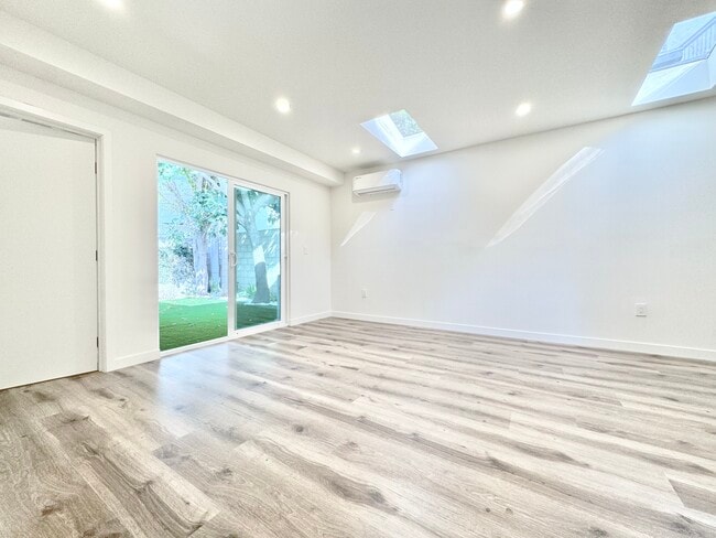 Building Photo - 4244 Inglewood Blvd