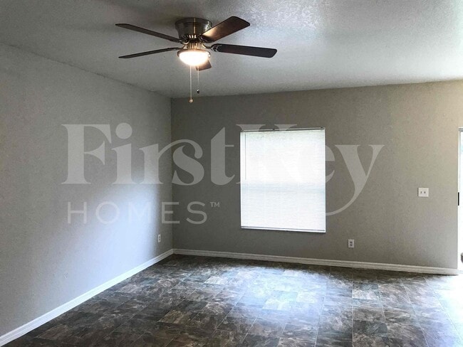 Foto del edificio - 4743 Luther Ave