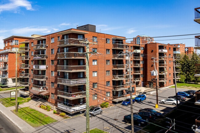 Building Photo - 600 Boul De La Côte-Vertu