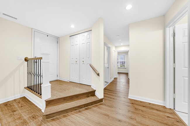 Building Photo - 1257 N Streamwood Ln