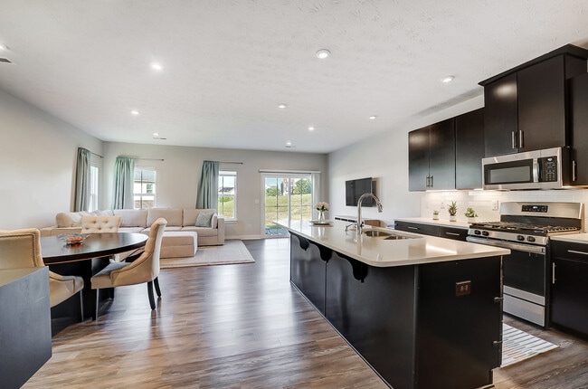 Building Photo - 7905 Pinnacle Point Dr