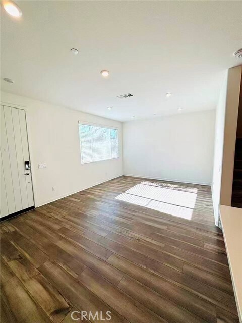 Foto del edificio - 42 Harmony Dr