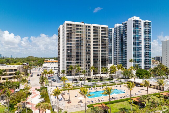 Building Photo - Oceanfront Plaza