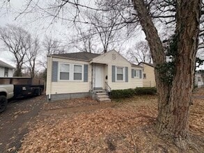 Building Photo - 446 S Dade Ave