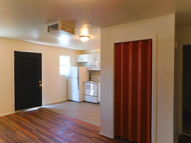 Foto del edificio - 3030-3034 Porter Ave