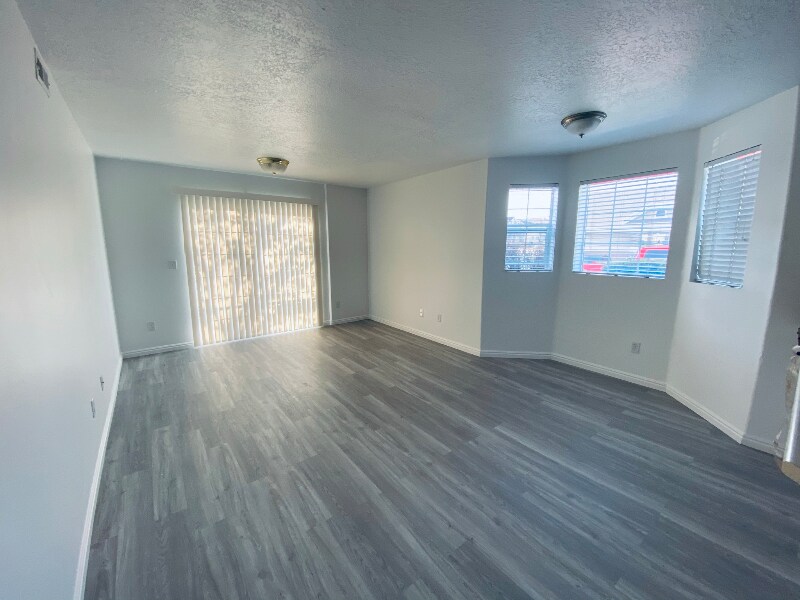 Primary Photo - 3181 Alsace Way